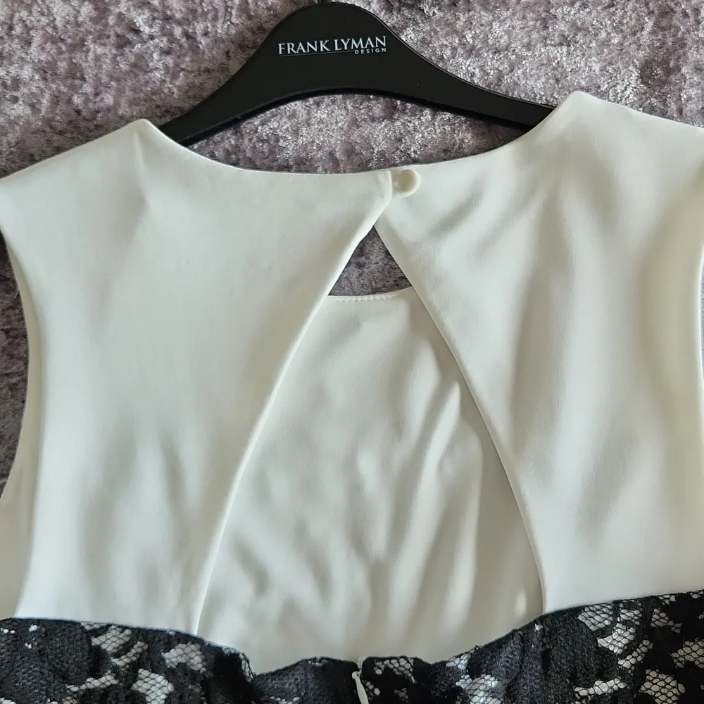 Frank Lyman Elegant Black And White Lace Dress With Keyhole Back - Picture 4 of 5